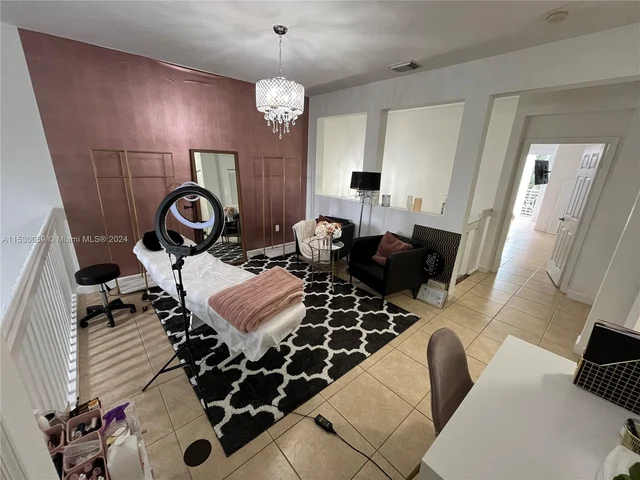 10748 NW 74th Ln, Doral FL 33178