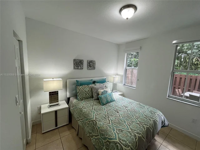 10748 NW 74th Ln, Doral FL 33178