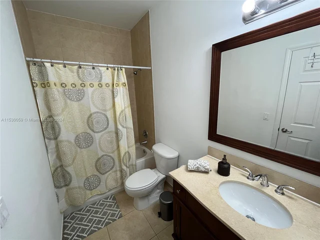 10748 NW 74th Ln, Doral FL 33178