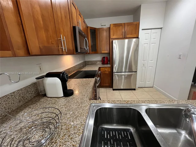 10748 NW 74th Ln, Doral FL 33178