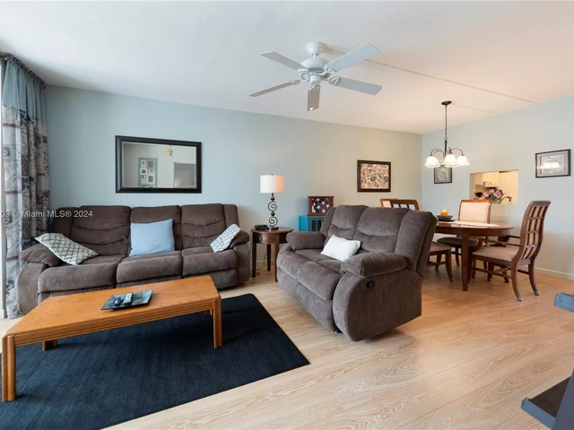 2841 Somerset Dr # 300, Lauderdale Lakes FL 33311