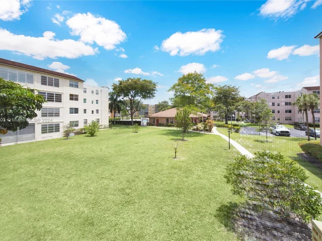 2841 Somerset Dr # 300, Lauderdale Lakes FL 33311