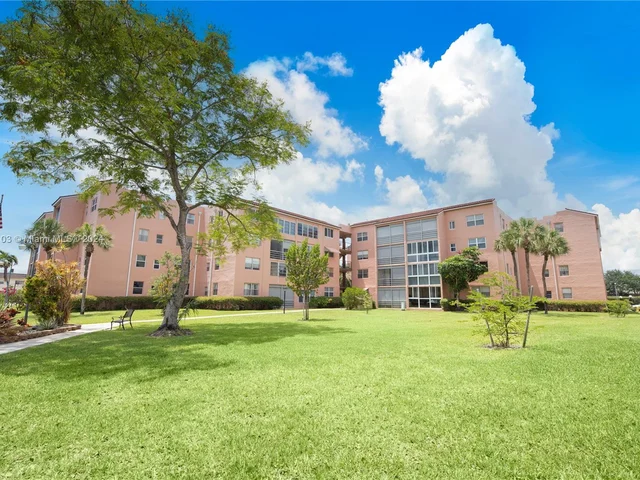 2841 Somerset Dr # 300, Lauderdale Lakes FL 33311