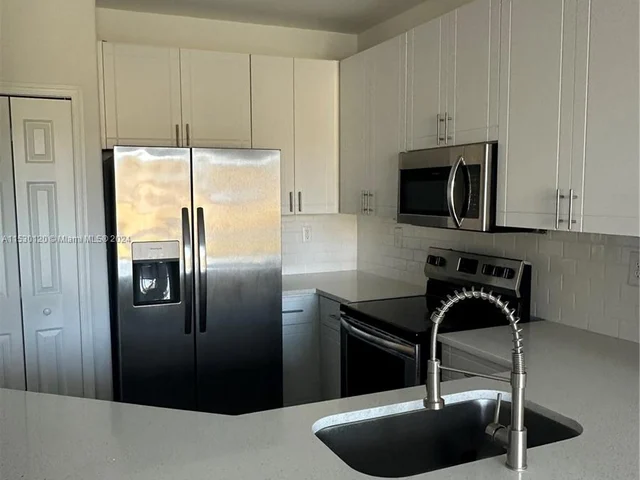 2579 SE 13th Ct, Homestead FL 33035