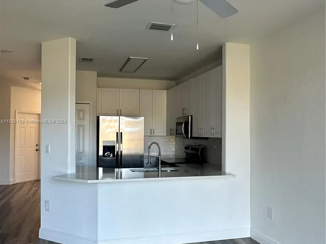 2579 SE 13th Ct, Homestead FL 33035