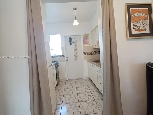542 Euclid # 15, Miami Beach FL 33139