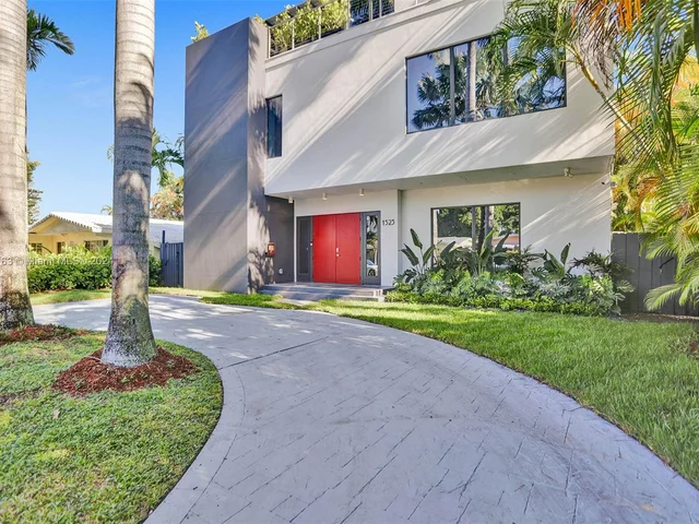 1523 Grant St, Hollywood FL 33020