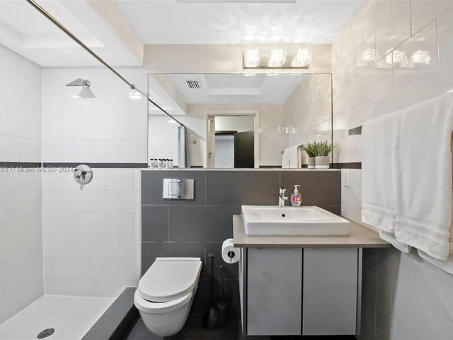 1523 Grant St, Hollywood FL 33020