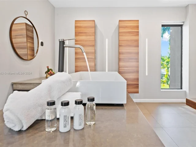 1523 Grant St, Hollywood FL 33020