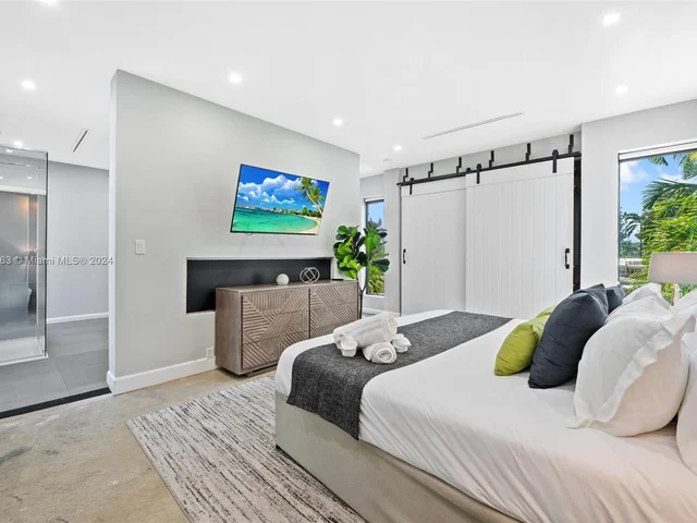 1523 Grant St, Hollywood FL 33020