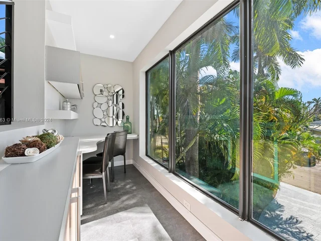 1523 Grant St, Hollywood FL 33020