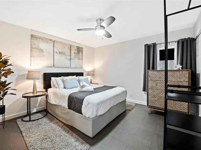 1523 Grant St, Hollywood FL 33020