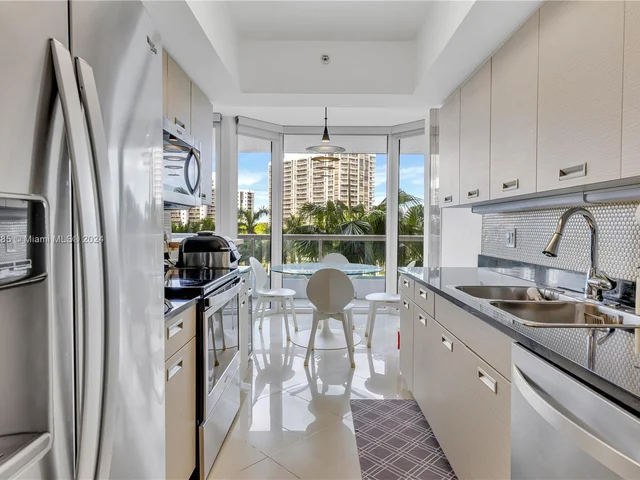 21055 Yacht Club Dr # 604, Aventura FL 33180