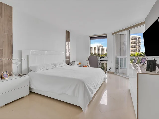 21055 Yacht Club Dr # 604, Aventura FL 33180