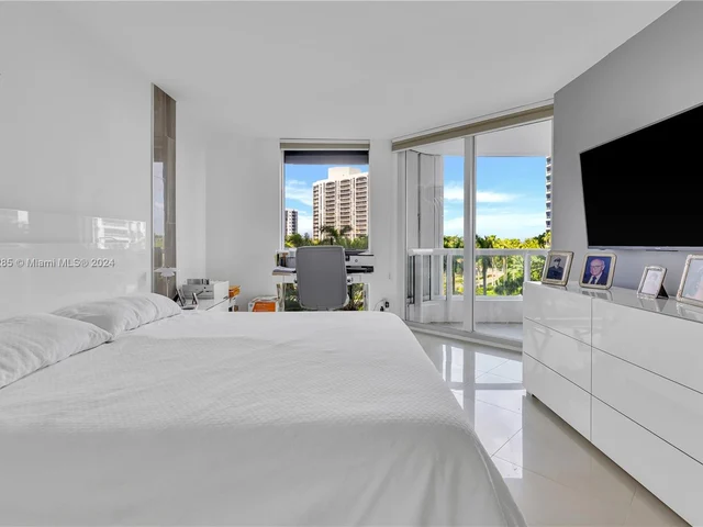 21055 Yacht Club Dr # 604, Aventura FL 33180