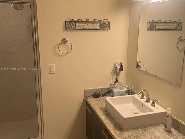 185 SW 7th St # 3211, Miami FL 33130