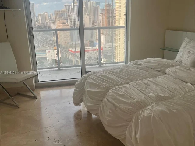 185 SW 7th St # 3211, Miami FL 33130