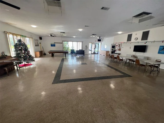 2860 Somerset Dr # 208K, Lauderdale Lakes FL 33311