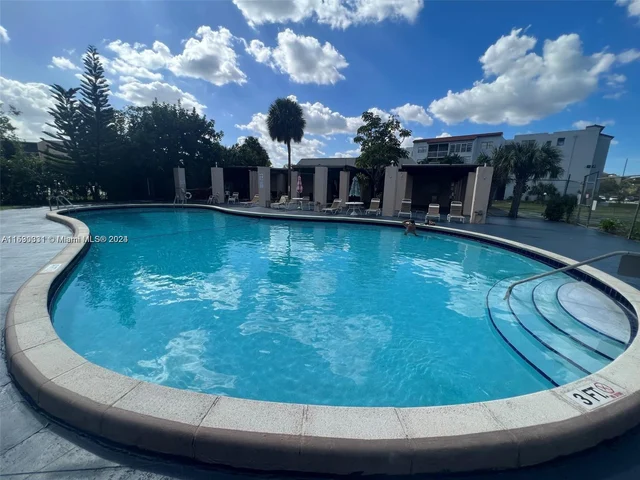 2860 Somerset Dr # 208K, Lauderdale Lakes FL 33311