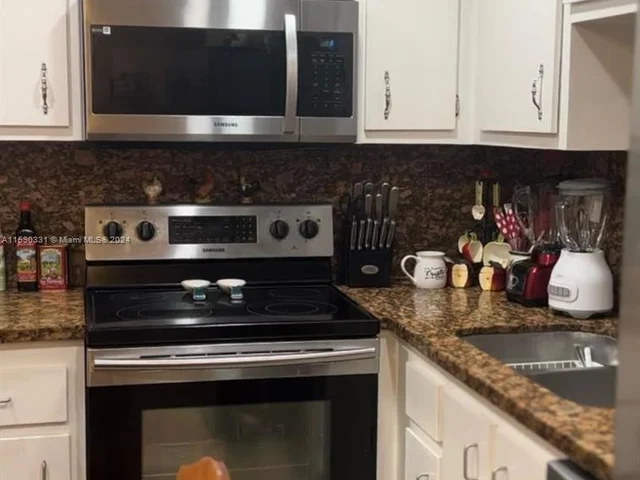 2860 Somerset Dr # 208K, Lauderdale Lakes FL 33311