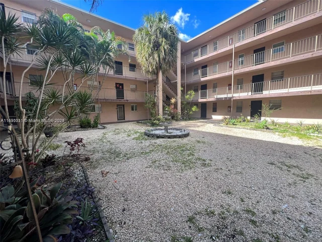 2860 Somerset Dr # 208K, Lauderdale Lakes FL 33311