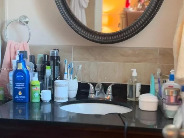 2860 Somerset Dr # 208K, Lauderdale Lakes FL 33311