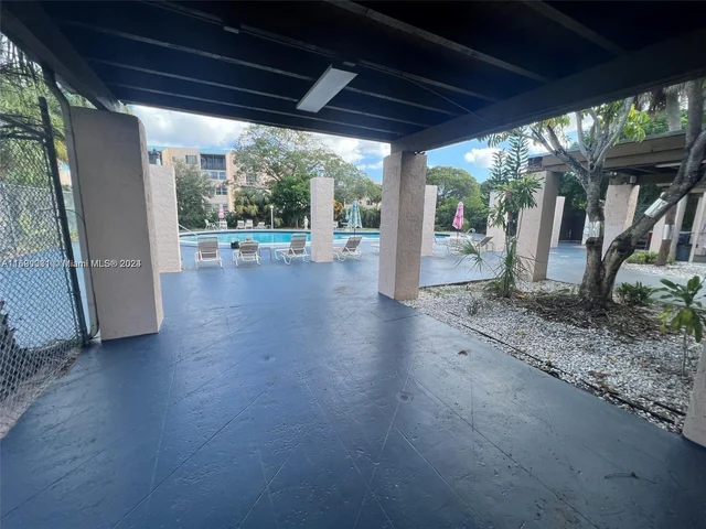 2860 Somerset Dr # 208K, Lauderdale Lakes FL 33311