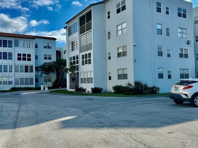 2860 Somerset Dr # 208K, Lauderdale Lakes FL 33311