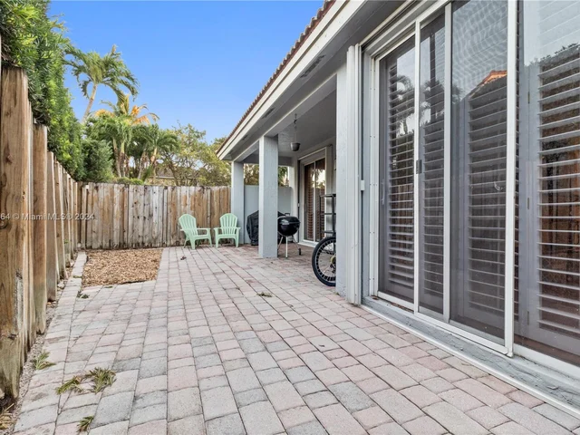 4553 NW 94th Pl, Doral FL 33178