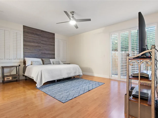 4553 NW 94th Pl, Doral FL 33178