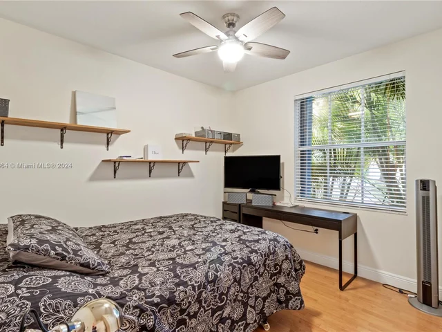 4553 NW 94th Pl, Doral FL 33178