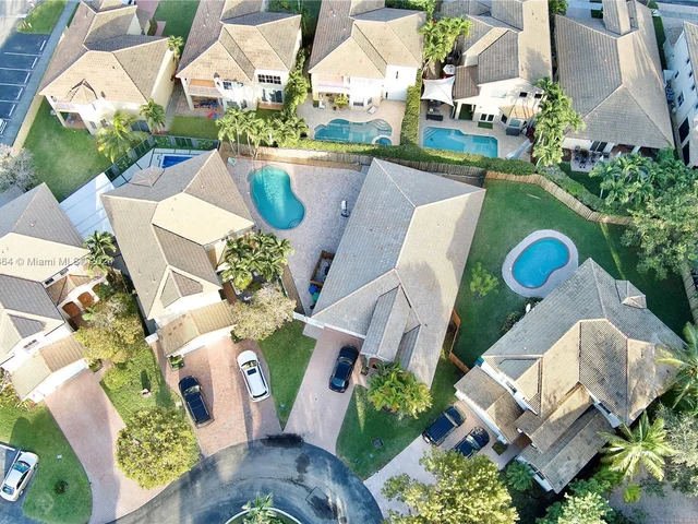 4553 NW 94th Pl, Doral FL 33178