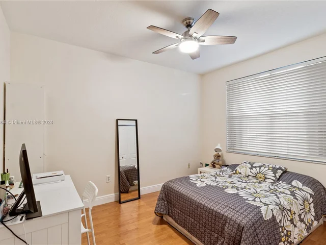 4553 NW 94th Pl, Doral FL 33178