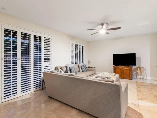 4553 NW 94th Pl, Doral FL 33178