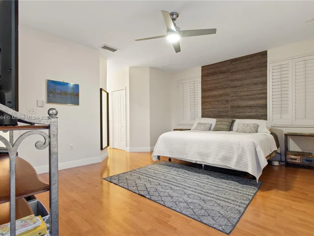 4553 NW 94th Pl, Doral FL 33178