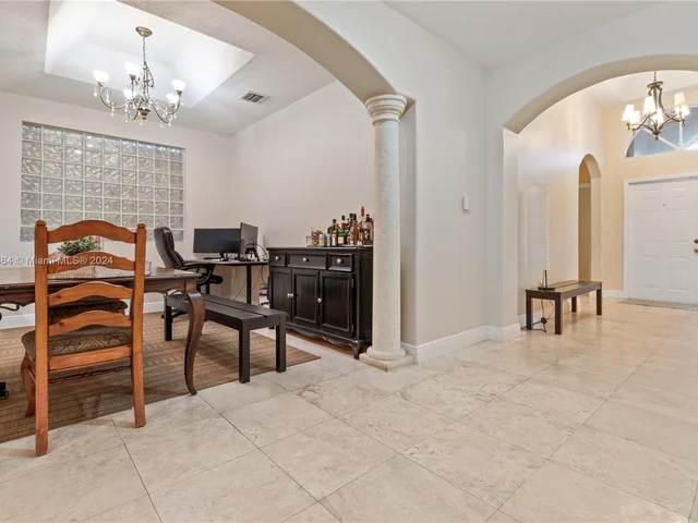 4553 NW 94th Pl, Doral FL 33178