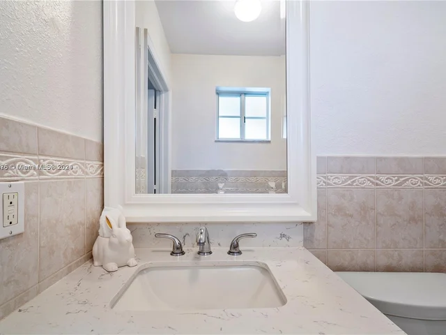 6757 NW 182nd St # 102, Hialeah FL 33015