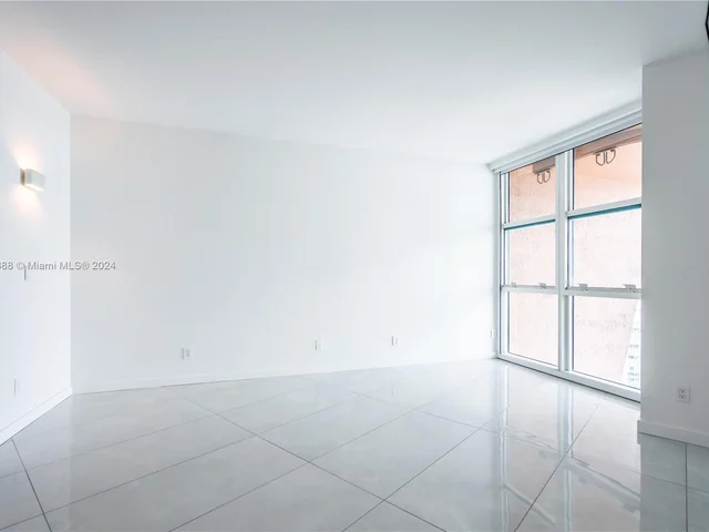 300 S Pointe Dr # 2606, Miami Beach FL 33139