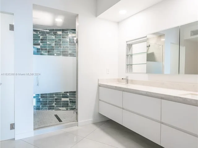 300 S Pointe Dr # 2606, Miami Beach FL 33139