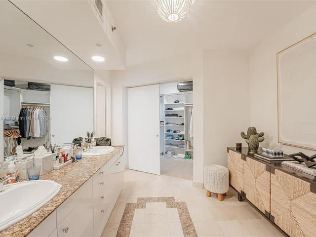 19333 Collins Ave, Sunny Isles Beach FL 33160