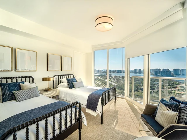 19333 Collins Ave, Sunny Isles Beach FL 33160