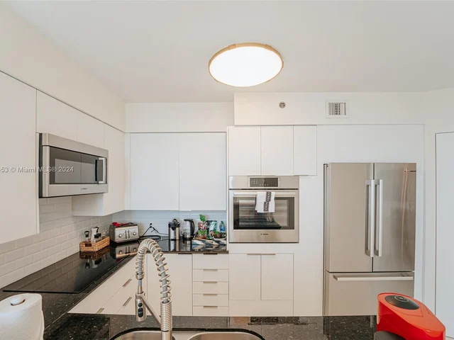 19333 Collins Ave, Sunny Isles Beach FL 33160