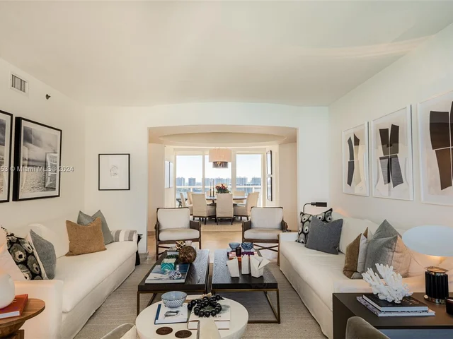 19333 Collins Ave, Sunny Isles Beach FL 33160