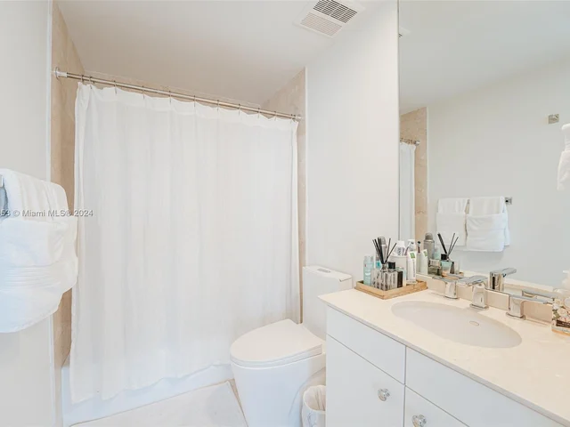 19333 Collins Ave, Sunny Isles Beach FL 33160