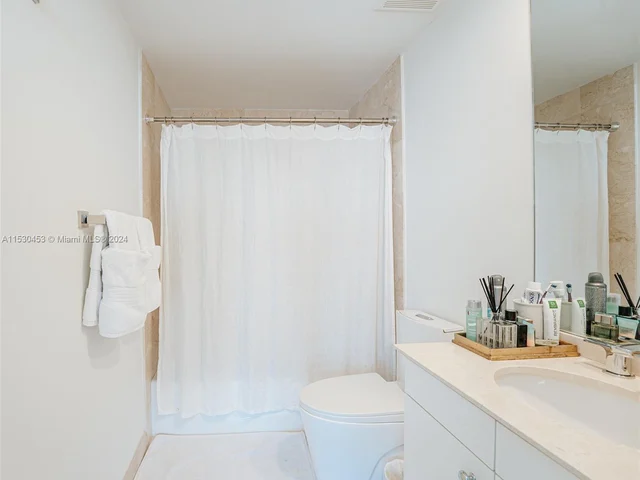 19333 Collins Ave, Sunny Isles Beach FL 33160