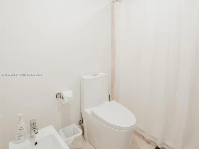 19333 Collins Ave, Sunny Isles Beach FL 33160