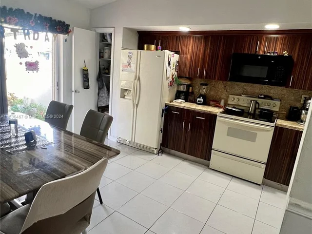 11016 SW 123rd Pl, Miami FL 33186