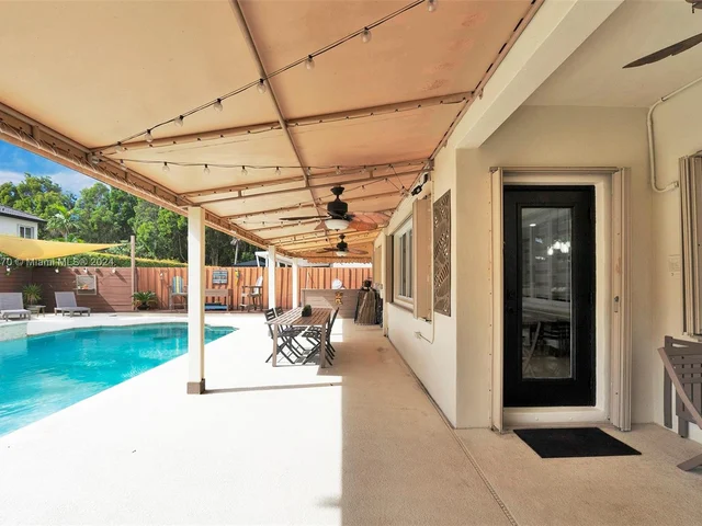 16634 SW 50th Ter, Miami FL 33185