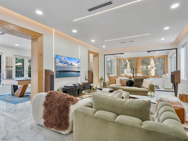 4431 Alton Rd, Miami Beach FL 33140