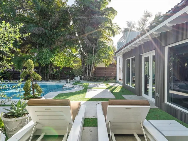 4431 Alton Rd, Miami Beach FL 33140